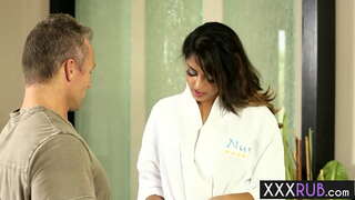 ���ซ็กซี่ที่รักโซเฟียร์ราลีโอน name knelt แล้วก็กลืนลงไปไอ้หลังจากนวด