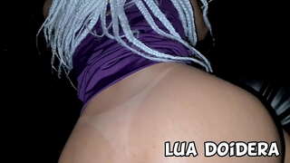 Novinha do Rio de Janeiro Lua Doidera walang glory hole na festa de swing e fez ilang lalaki gozarem na punheta e boquete