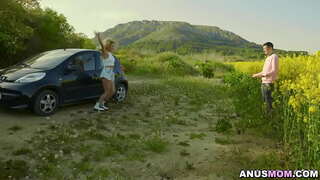 Κεράσι έδωσε ο Σαμ ατημέλητη πίπα και ένα κερί στον κώλο της για να φυσήξει