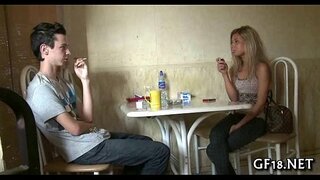 ���েলে অস্ত যায় এবং stares