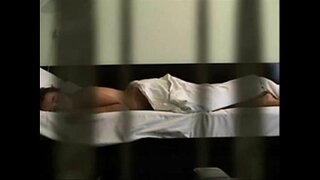 Поймав/ла сестру за мастурбацією