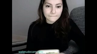 сексуальная девушка флешит сиськи на webnudecam.com