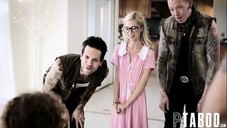 Кайнар девственная красотка блондинка трахается беренче тапкыр