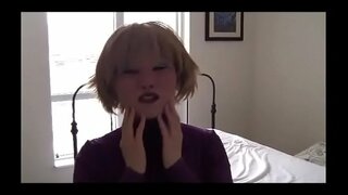 ���ู้หญิงให้ขึ้นเป็นผู้หญิงหน้ากากเล่นกับ dildo