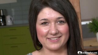 חובבן יופי למצוץ את הזין השחור ולקבל את הכוס שלה זיינה קשה.